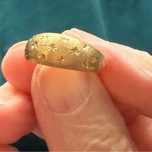 14k Gold Star Pattern Ring
